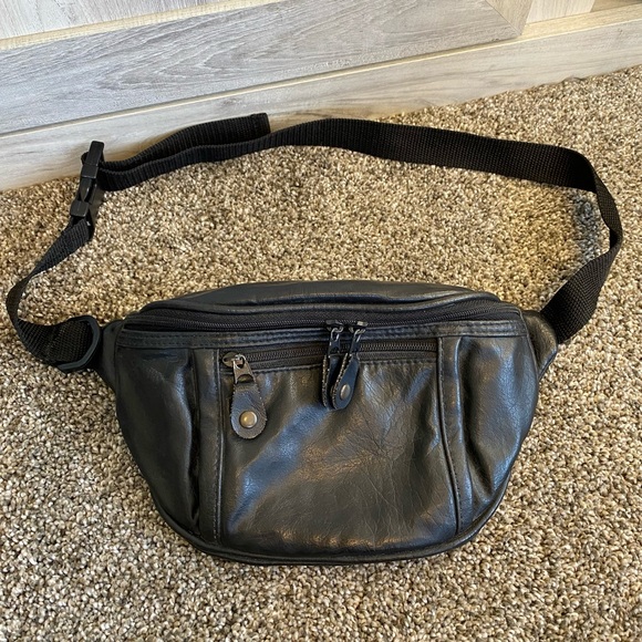 Ladies PVC Faux Leather Waistpack Fannypack Belt Bag - Picture 3 of 8